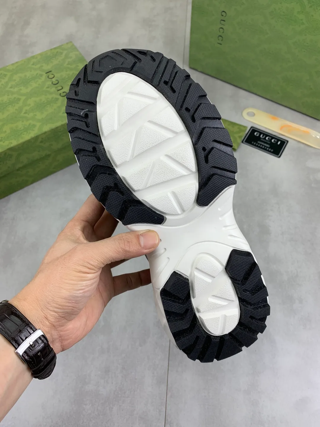 Men's shoes 💰P500💰[New style] 🆘 Dad's shoes [GUCCI] Gucci's new men's shoes are the first to be launched, and the materials and workmanship are superior to all versions on the market. The highest quality imported original top calfskin upper with trendy printed patterns ➕, the inner material is made of full-grain pigskin lining, privately molded soft TPU rubber comfortable outsole, and high foot comfort. Actual shooting, imported special materials highlight the unique charm of the brand 2️⃣colors available Size number; 38-44